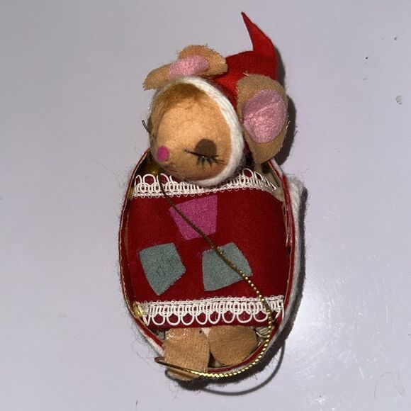 Vintage 60s Japan Made Felt Mouse Sleeping in a Bed Christmas Tree Ornament - Picture 2 of 5